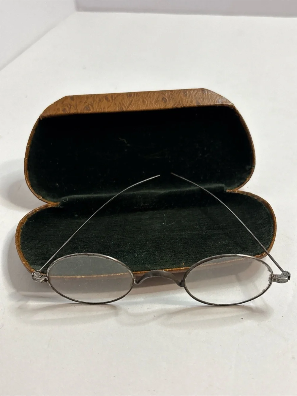 Vintage Oval Wireframe Glasses with Brown Leather Case